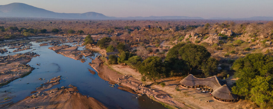 Ruaha River Lodge beside the Great Ruaha River